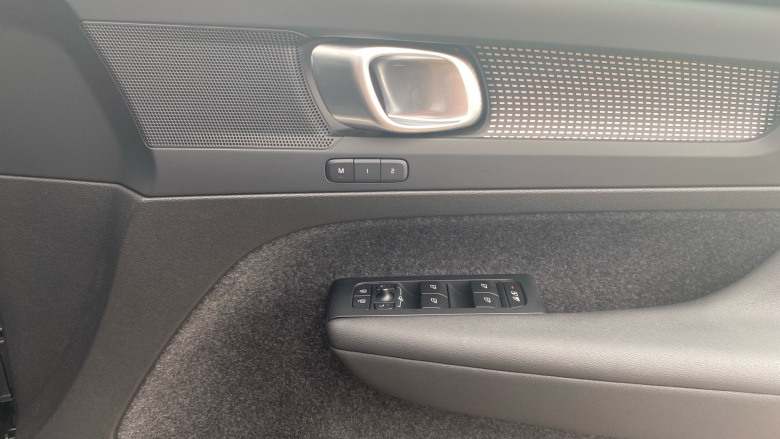 Volvo XC40 2.0 B3P Plus Dark 5dr Auto Petrol Estate